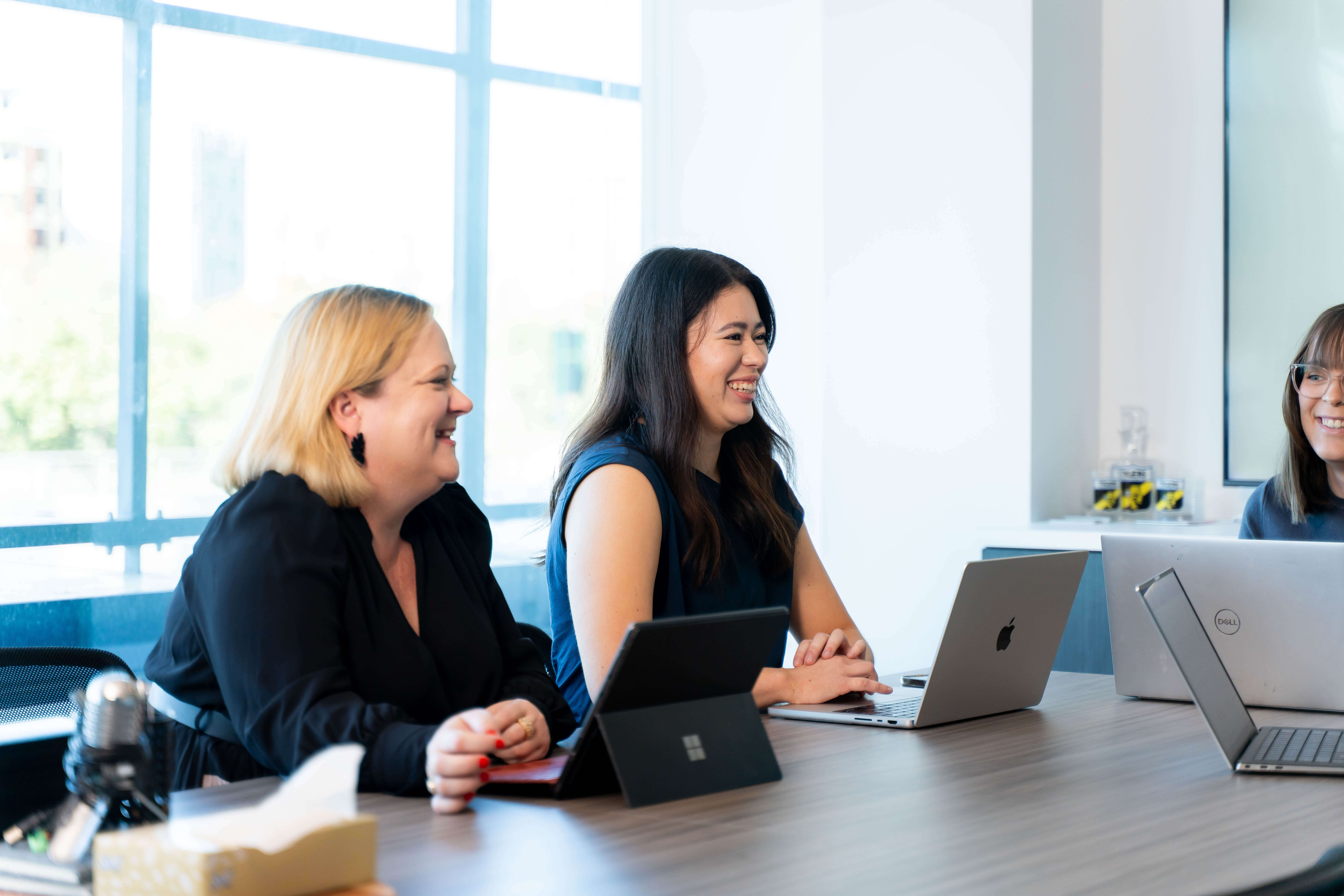 Managers Sarah and Tessa in a meeting to discuss new SEO techniques